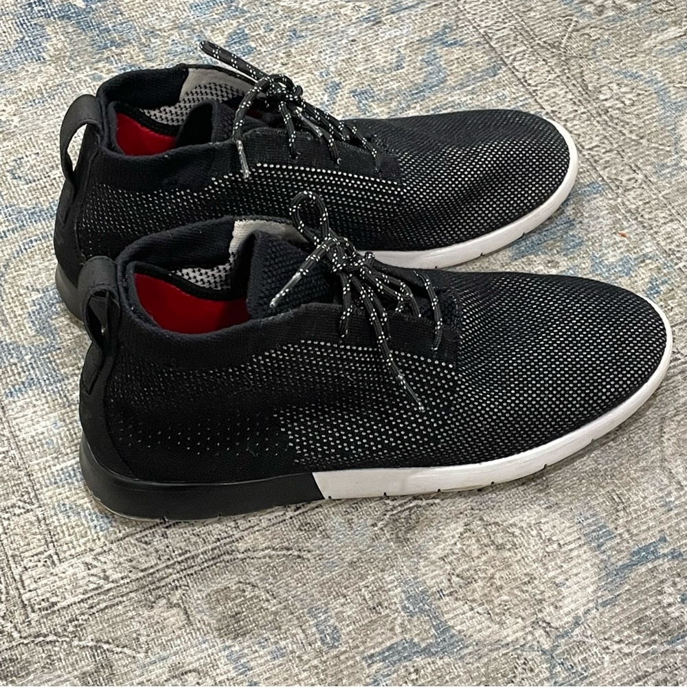 UGG Treadlite by UGG Australia Collection Mens Rare Sneaker Both Size 12